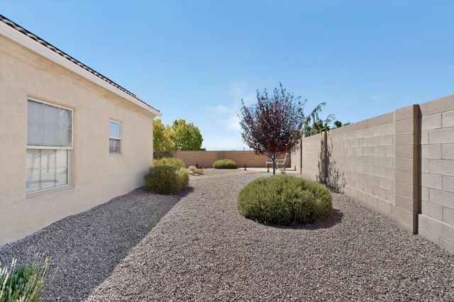 8700 Desert Rain Road NW, Albuquerque, NM 87120