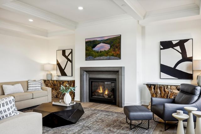 6456 Yosemite Lane, Chanhassen, MN 55331