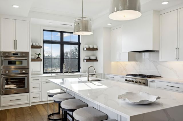 6456 Yosemite Lane, Chanhassen, MN 55331