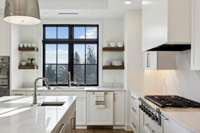 6456 Yosemite Lane, Chanhassen, MN 55331