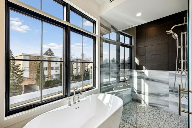 6456 Yosemite Lane, Chanhassen, MN 55331