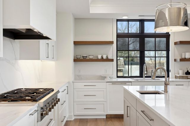 6456 Yosemite Lane, Chanhassen, MN 55331