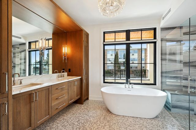 6456 Yosemite Lane, Chanhassen, MN 55331