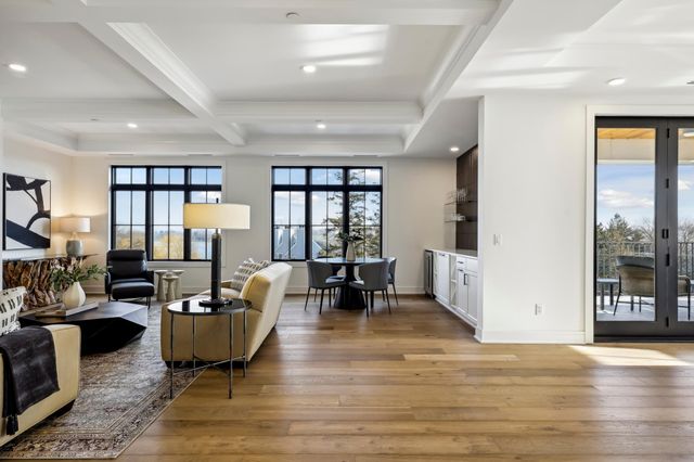 6456 Yosemite Lane, Chanhassen, MN 55331