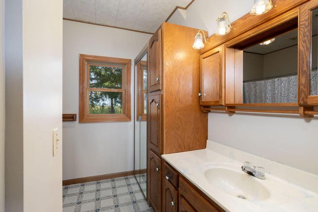 W4844 State Road 33, La Crosse, WI 54601