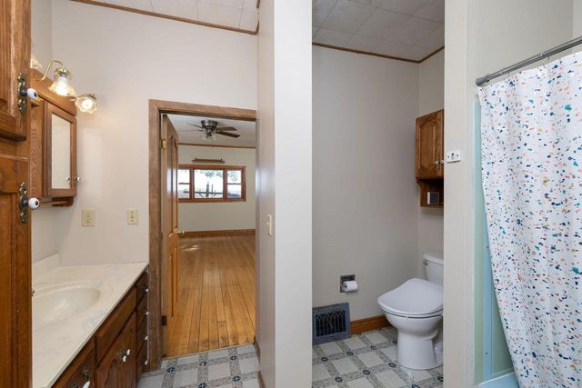 W4844 State Road 33, La Crosse, WI 54601