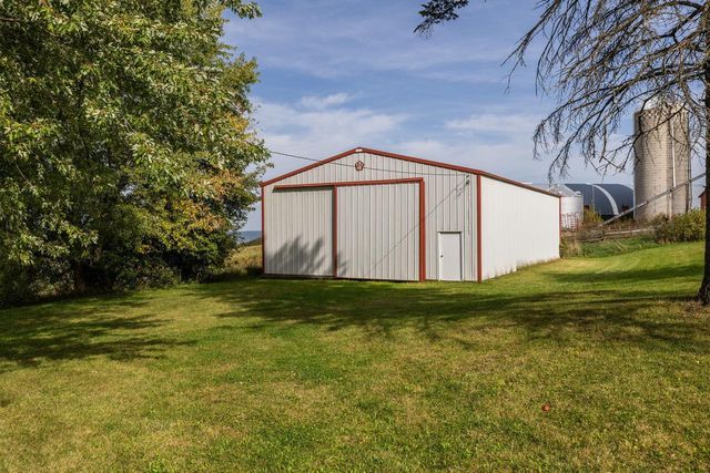 W4844 State Road 33, La Crosse, WI 54601
