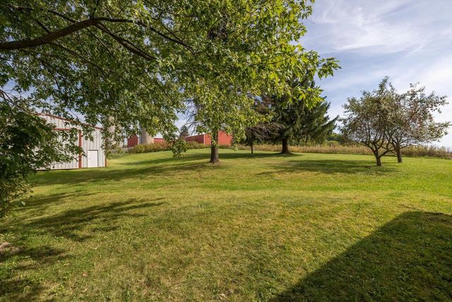 W4844 State Road 33, La Crosse, WI 54601
