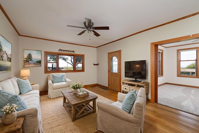 W4844 State Road 33, La Crosse, WI 54601