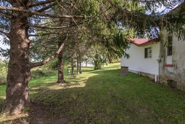 W4844 State Road 33, La Crosse, WI 54601