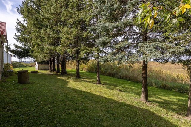 W4844 State Road 33, La Crosse, WI 54601