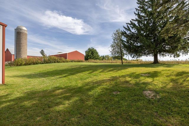 W4844 State Road 33, La Crosse, WI 54601