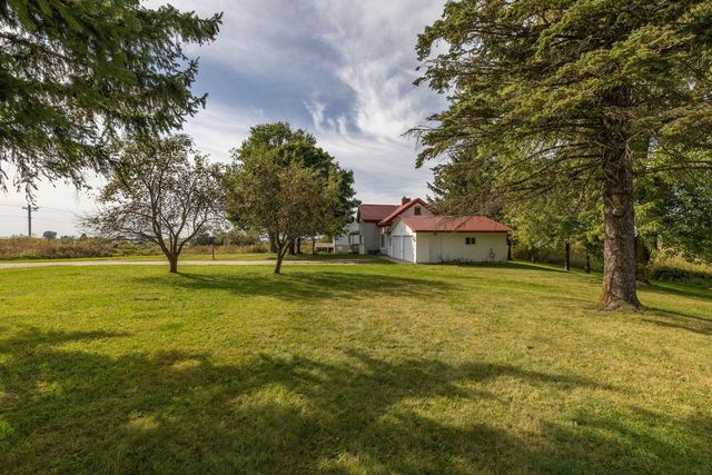 W4844 State Road 33, La Crosse, WI 54601