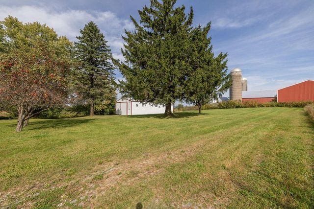 W4844 State Road 33, La Crosse, WI 54601