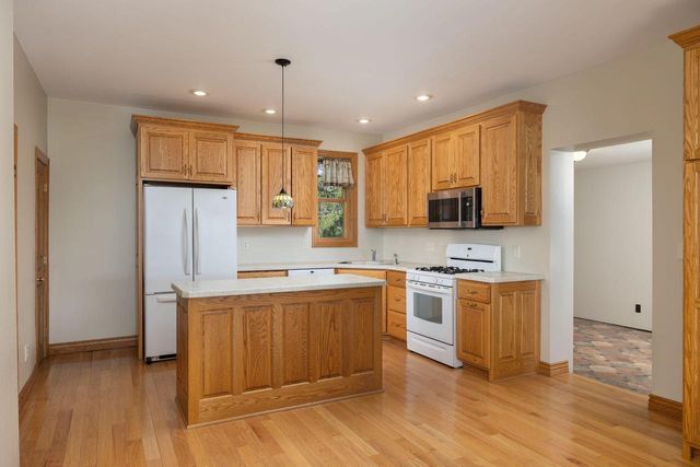 W4844 State Road 33, La Crosse, WI 54601