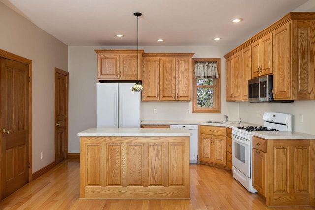 W4844 State Road 33, La Crosse, WI 54601