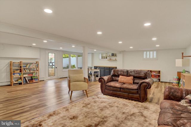 15 CENTER DR, Camp Hill, PA 17011