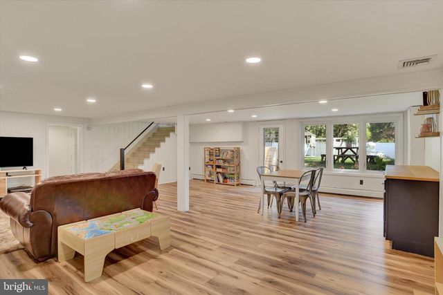 15 CENTER DR, Camp Hill, PA 17011