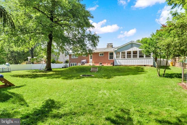 15 CENTER DR, Camp Hill, PA 17011