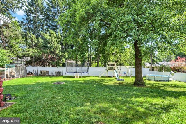 15 CENTER DR, Camp Hill, PA 17011