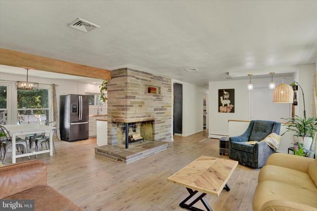 15 CENTER DR, Camp Hill, PA 17011