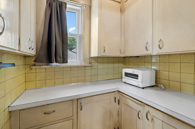 1036 Geranium Avenue E, Saint Paul, MN 55106