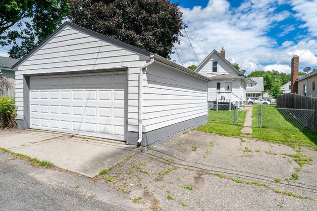 1036 Geranium Avenue E, Saint Paul, MN 55106