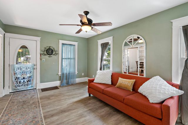 1036 Geranium Avenue E, Saint Paul, MN 55106