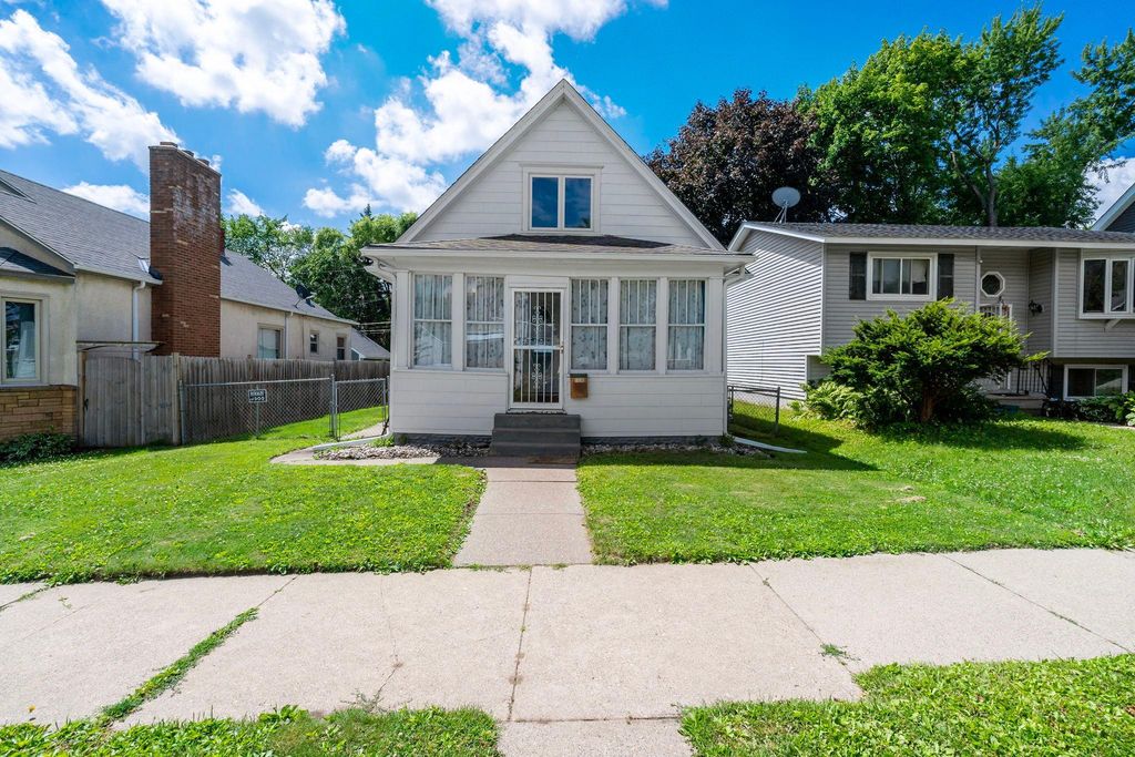 1036 Geranium Avenue E, Saint Paul, MN 55106