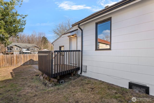 8164 Falls Avenue SE, Snoqualmie, WA 98065