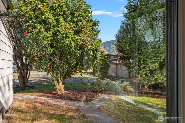 8164 Falls Avenue SE, Snoqualmie, WA 98065
