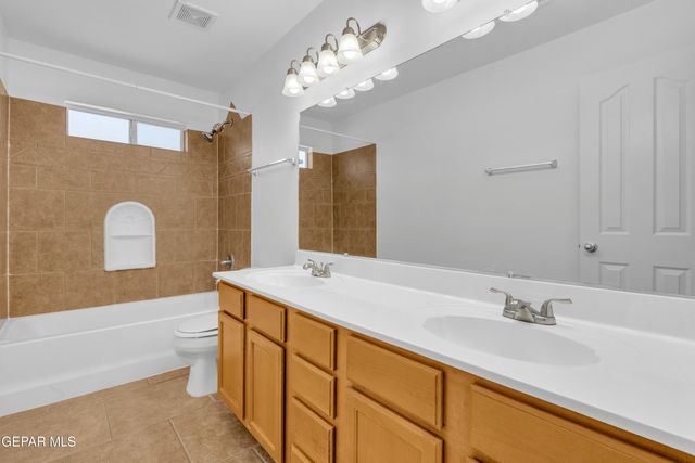 6289 COSECHA LUNA Circle, El Paso, TX 79932