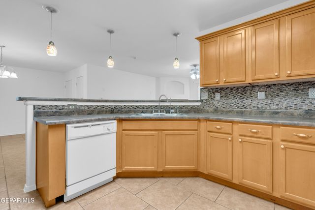 6289 COSECHA LUNA Circle, El Paso, TX 79932