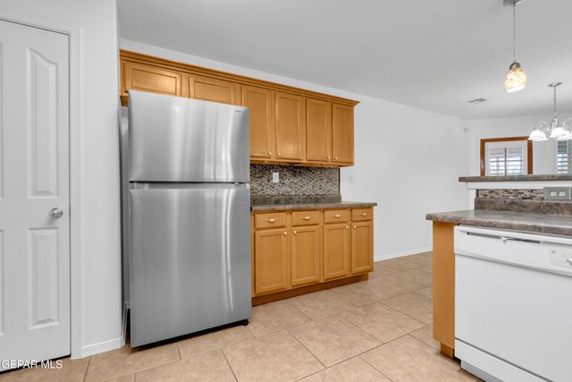 6289 COSECHA LUNA Circle, El Paso, TX 79932