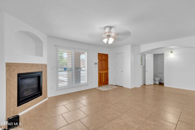 6289 COSECHA LUNA Circle, El Paso, TX 79932