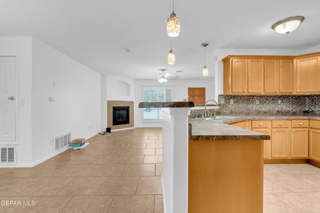 6289 COSECHA LUNA Circle, El Paso, TX 79932