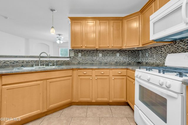 6289 COSECHA LUNA Circle, El Paso, TX 79932