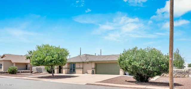 6289 COSECHA LUNA Circle, El Paso, TX 79932