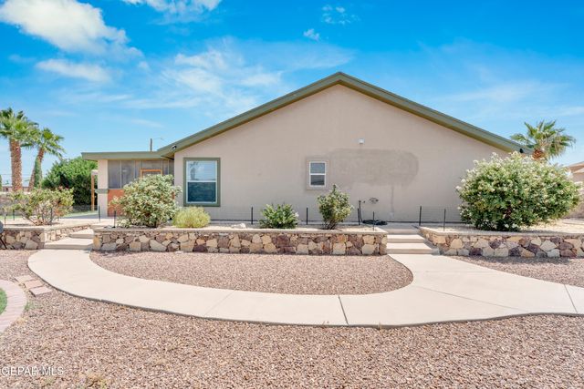 6289 COSECHA LUNA Circle, El Paso, TX 79932