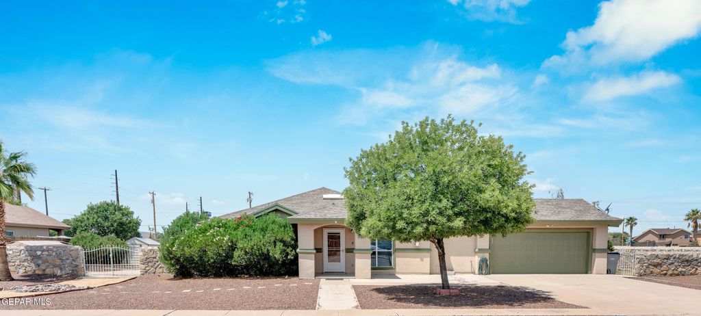 6289 COSECHA LUNA Circle, El Paso, TX 79932