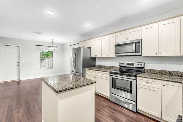 453 Evening Falls Dr, Pensacola, FL 32534