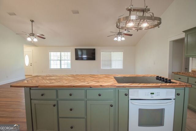 989 Ralph Davis Road, Folkston, GA 31537