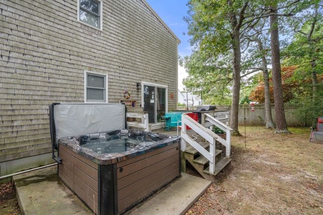 12 Eldridge Street Ext, Bourne, MA 02532
