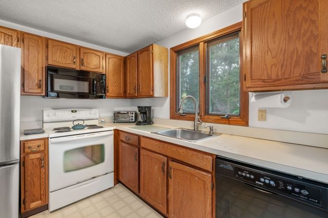 12 Eldridge Street Ext, Bourne, MA 02532