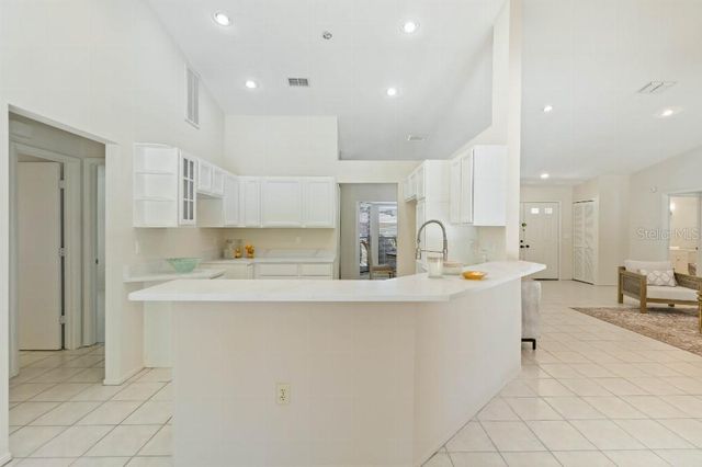 5206 WOODLAWN CIRCLE E, Palmetto, FL 34221