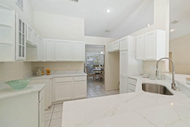 5206 WOODLAWN CIRCLE E, Palmetto, FL 34221