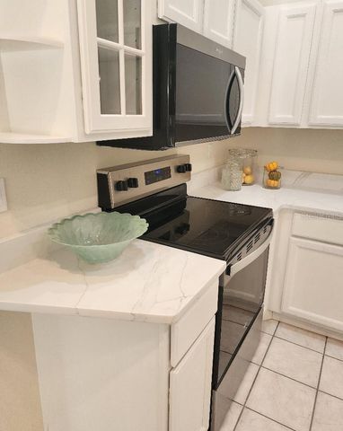 5206 WOODLAWN CIRCLE E, Palmetto, FL 34221