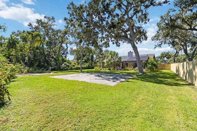 5206 WOODLAWN CIRCLE E, Palmetto, FL 34221