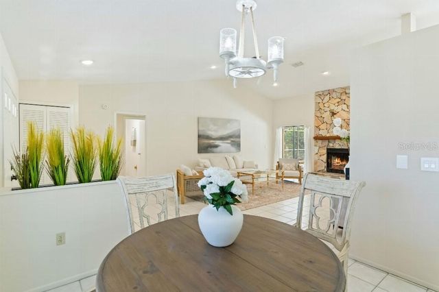 5206 WOODLAWN CIRCLE E, Palmetto, FL 34221