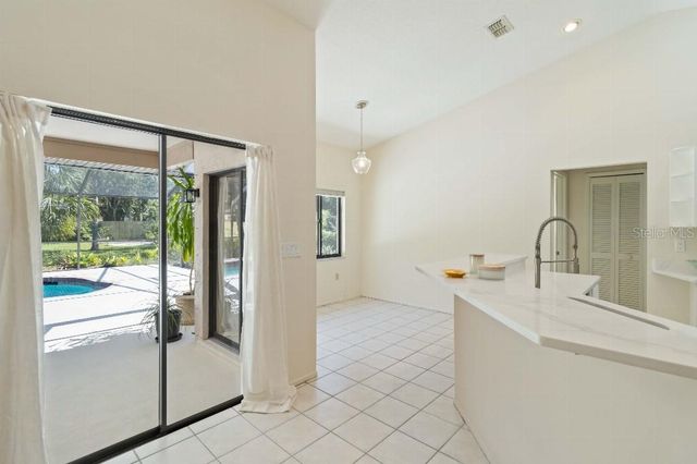 5206 WOODLAWN CIRCLE E, Palmetto, FL 34221